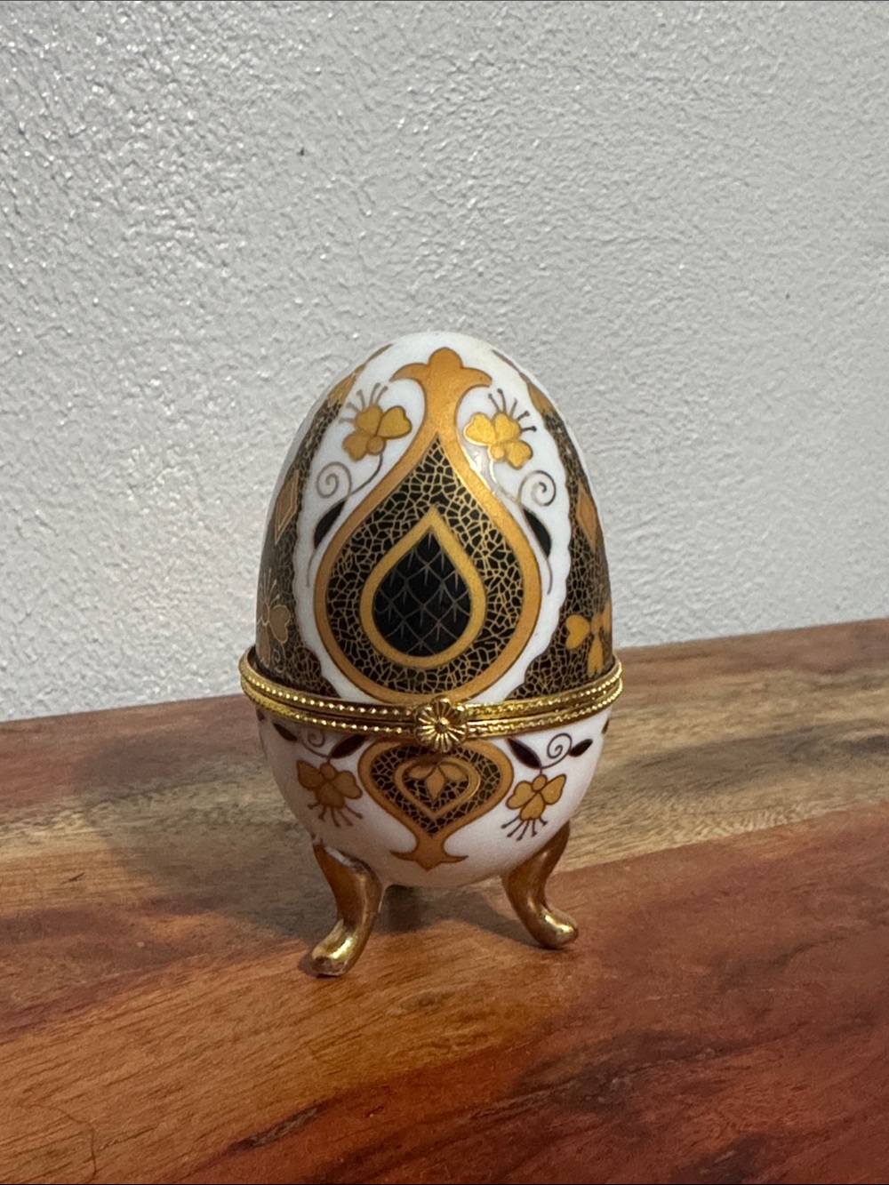 Vintage Limoges Style Footed Porcelain Egg Trinket Box Gold Gilt Hinged Jewelry